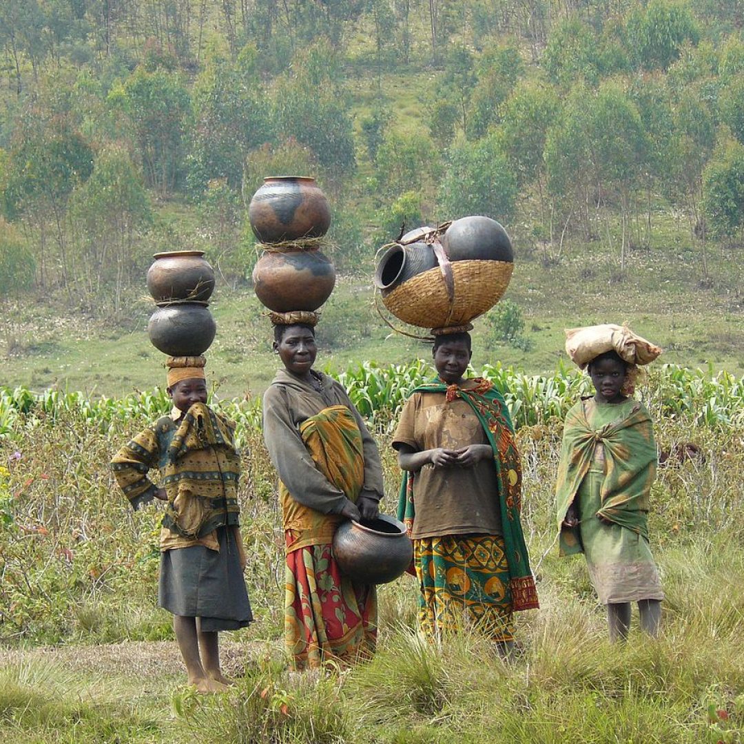1200px-Batwa_women_in_Burundi